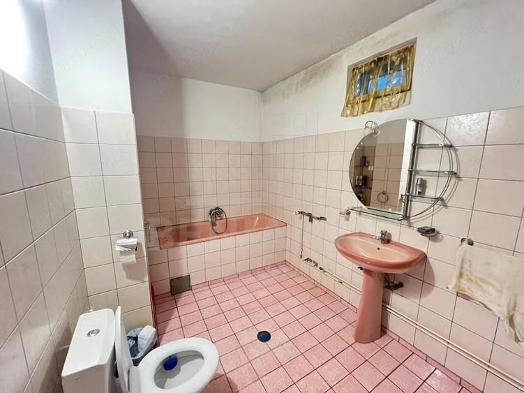Casă cu 16 camere cu Teren 1100 Mp în Central
