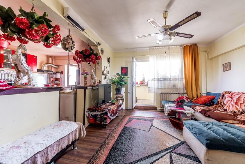 Apartament cu 5 camere semidecomandat în Micălaca