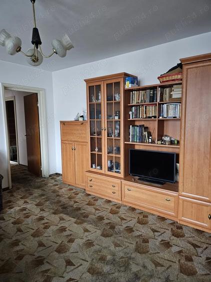 Apartament cu 3 camere semidecomandat în Gorjului
