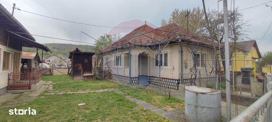 Casă cu 3 camere cu Teren 1361 Mp în Gârdani