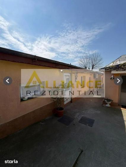 Casă cu 5 camere cu Teren 754 Mp în Glina
