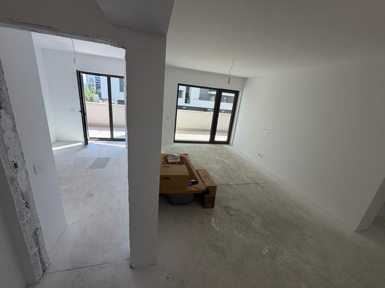 Apartament cu 2 camere decomandat în Est