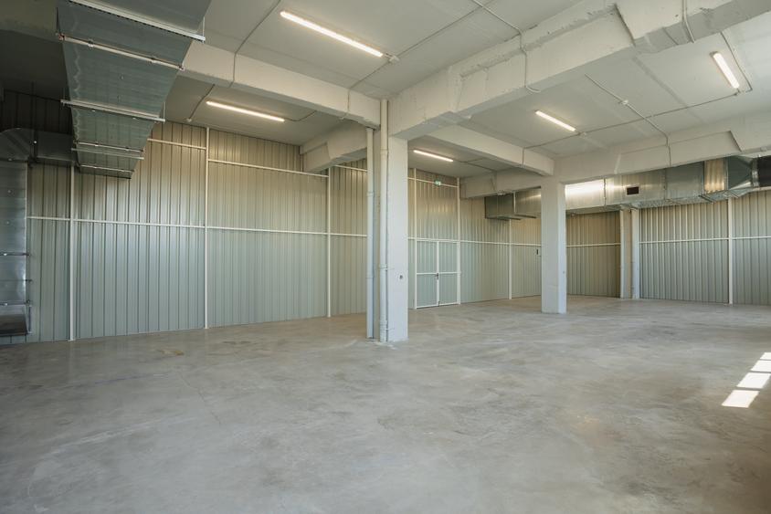 Spațiu industrial, de 168 mp, în Aeroport
