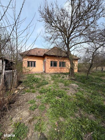 Casă cu 2 camere cu Teren 2400 Mp în Chinteni