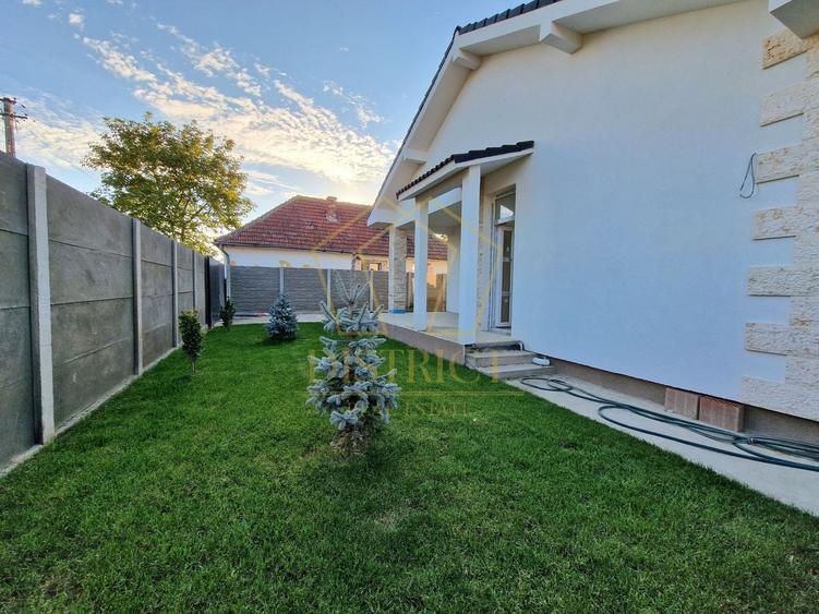 Duplex cu 3 camere cu Canalizare în Bucovăț (Remetea Mare)