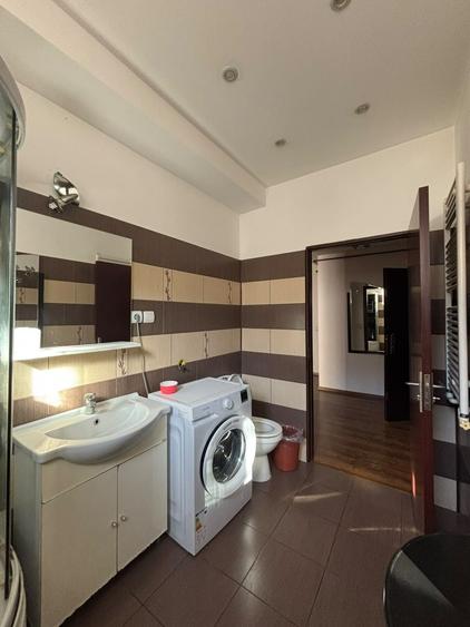 Apartament cu 3 camere semidecomandat în Cornetu