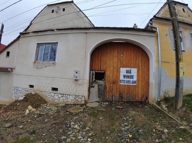 Casă cu 4 camere în Lotrioara