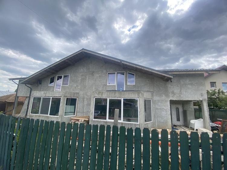 Casă cu 4 camere în Manasia