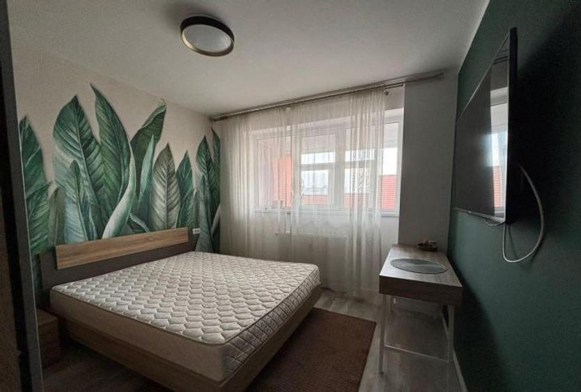 Apartament cu 3 camere semidecomandat în Drumul Taberei