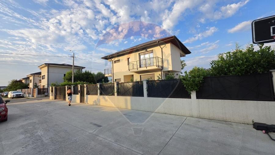 Casă individuală cu 4 camere cu Teren 371 Mp în Tunari