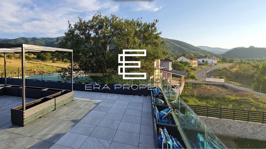 Casă individuală cu 5 camere cu Piscina în Sud-Est