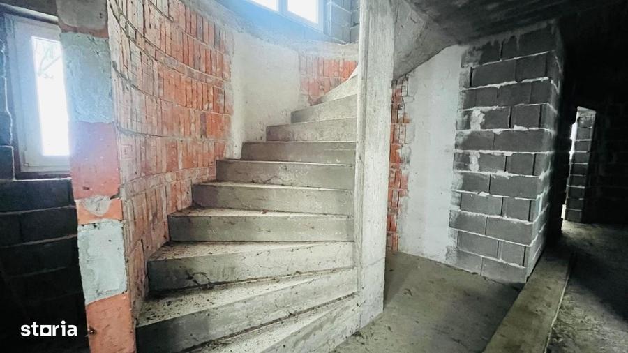 Casă cu 4 camere în Central