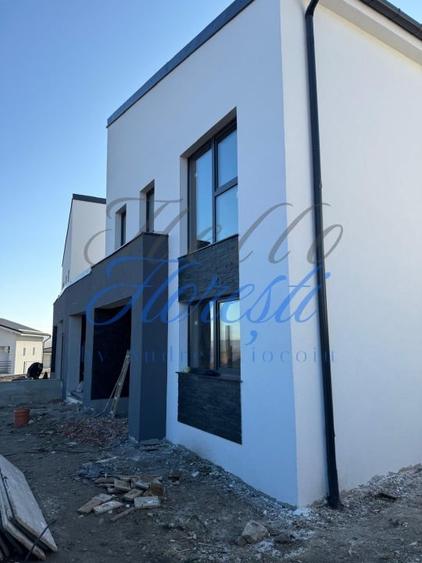 Duplex cu 4 camere cu Canalizare în Dezmir