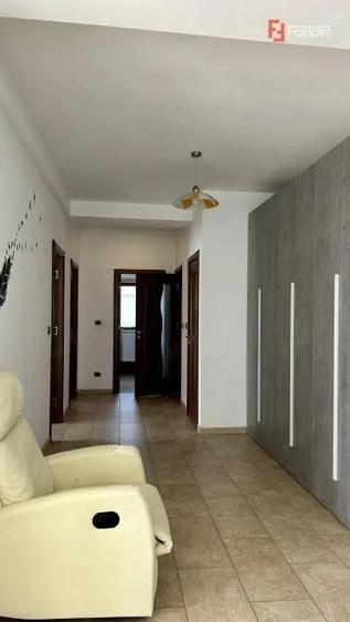 Apartament cu 3 camere semidecomandat, mobilat în Ghiroda
