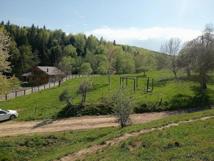 Teren de 1800 mp, în Varvata