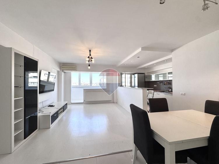 Apartament cu 3 camere semidecomandat, mobilat în Titulescu