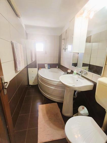 Apartament cu 3 camere decomandat în 13 Septembrie