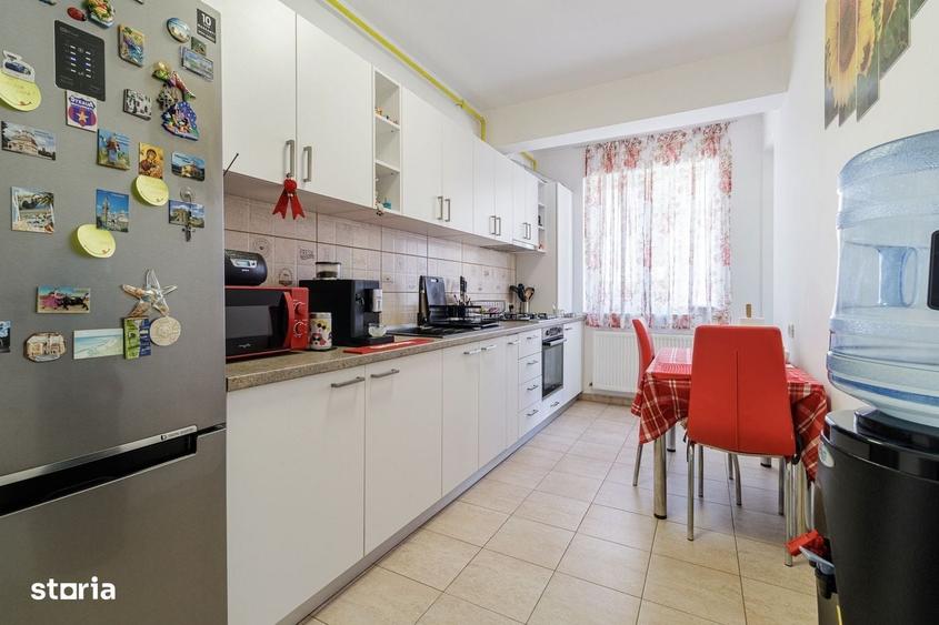Apartament cu 2 camere decomandat în Roșu
