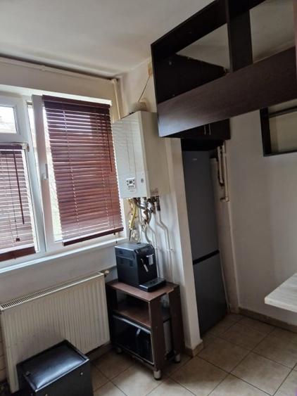 Apartament cu 3 camere semidecomandat, mobilat în Bucureștii Noi