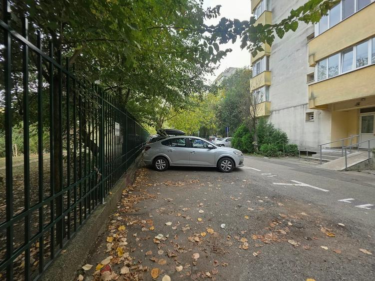 Apartament cu 4 camere decomandat în Doamna Ghica