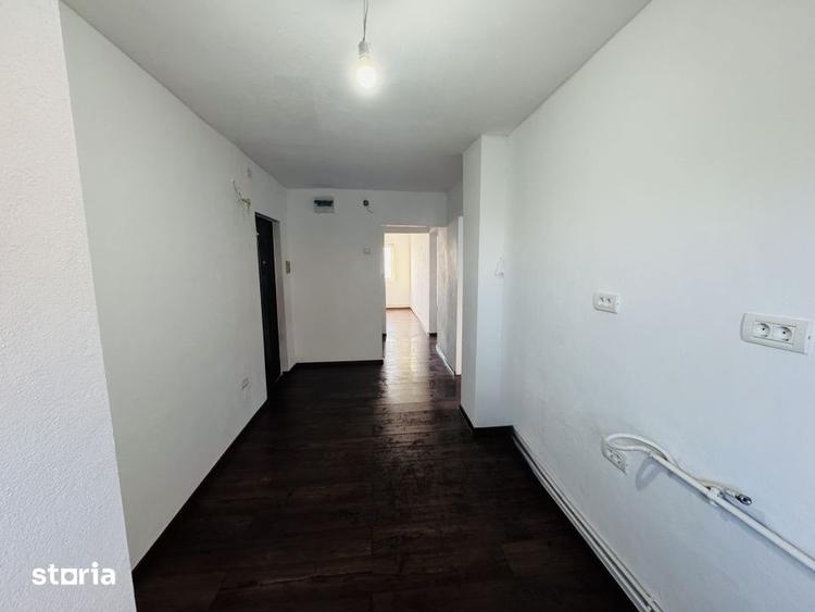 Apartament cu 3 camere decomandat în Ciupercenii Noi