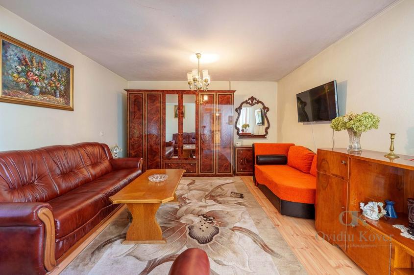 Casă individuală cu 7 camere cu Canalizare în Central