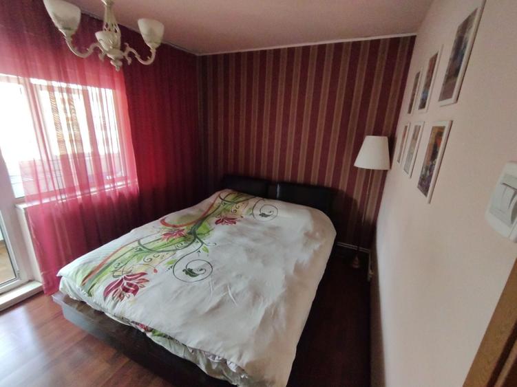 Apartament cu 3 camere decomandat în Prundu