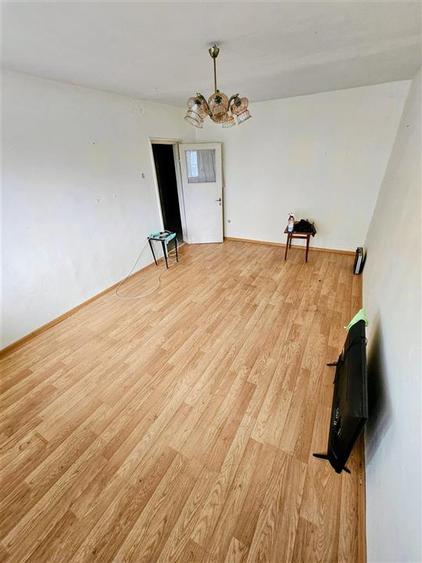 Apartament cu 4 camere decomandat în Viziru 3