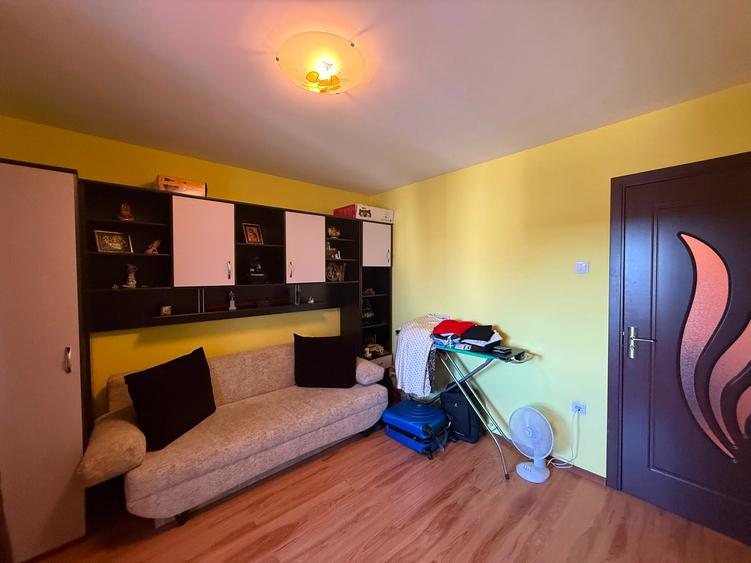 Apartament cu 2 camere decomandat în Liliacului