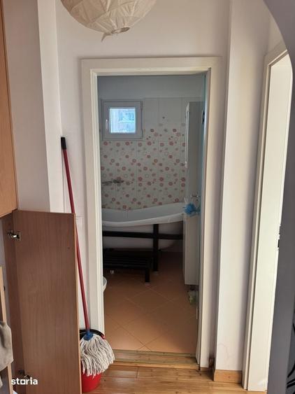 Apartament cu 2 camere semidecomandat în Văcăresti