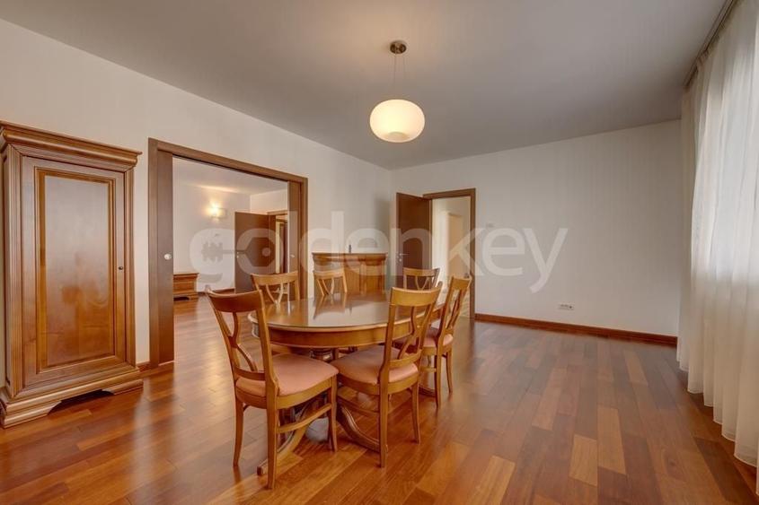 Apartament cu 4 camere decomandat în Dacia