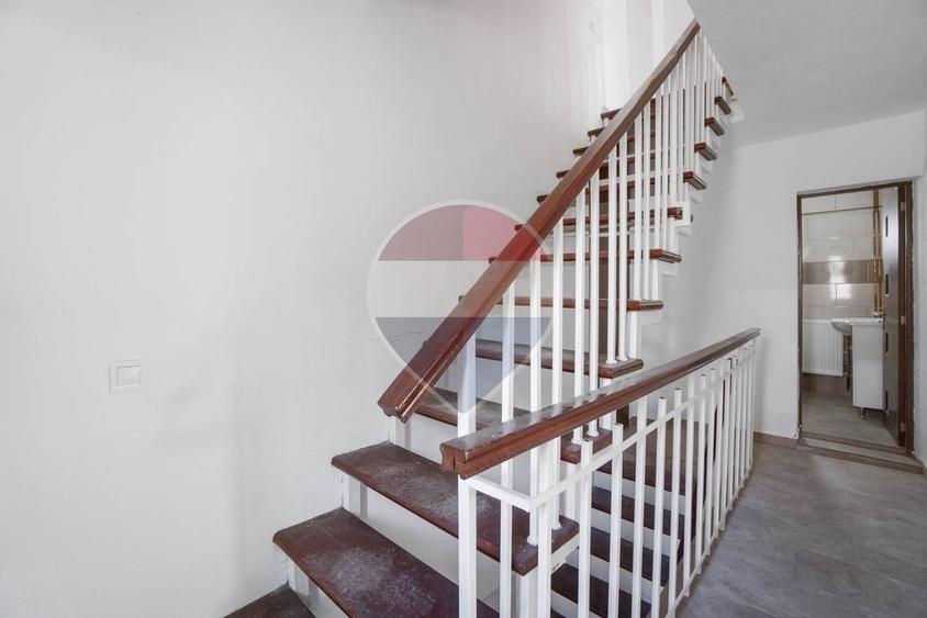 Duplex cu 8 camere cu Teren 304 Mp în Central