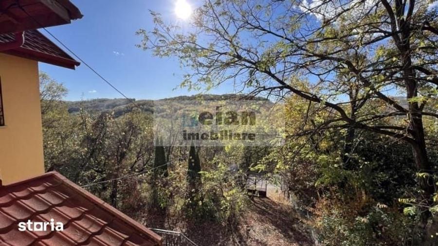 Casă cu 7 camere cu Teren 1356 Mp în Predeal