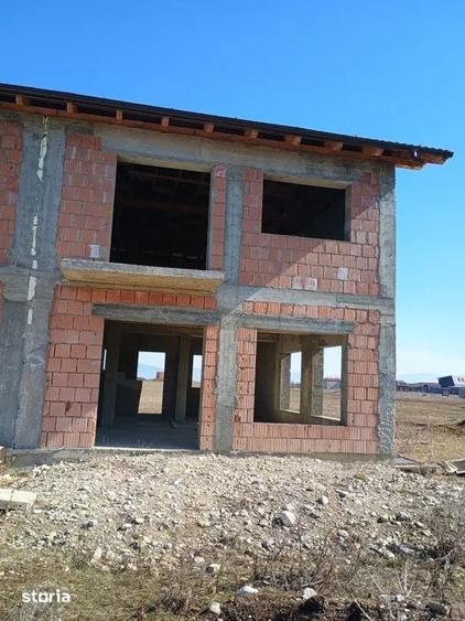 Casă cu 1 camere cu Teren 400 Mp în Tărlungeni