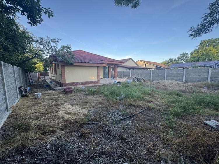 Casă cu 3 camere cu Teren 500 Mp în Sânmihaiu Român
