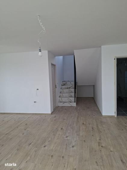 Casă cu 4 camere cu Teren 350 Mp în Central