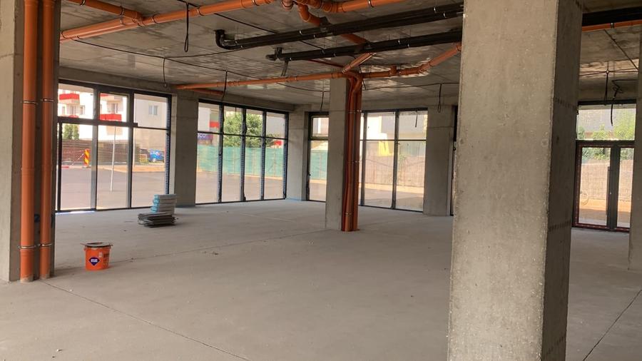 Spațiu comercial, de 568 mp, în Florești