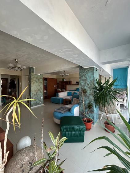 Apartament cu 3 camere decomandat în Peninsula
