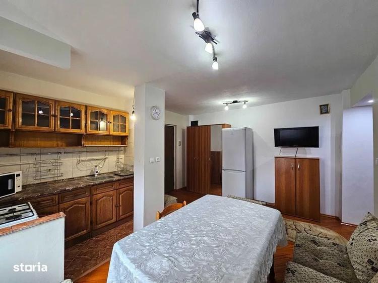 Apartament cu 3 camere decomandat în Tei