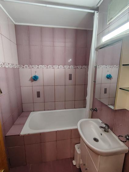 Apartament cu 3 camere decomandat în Titan