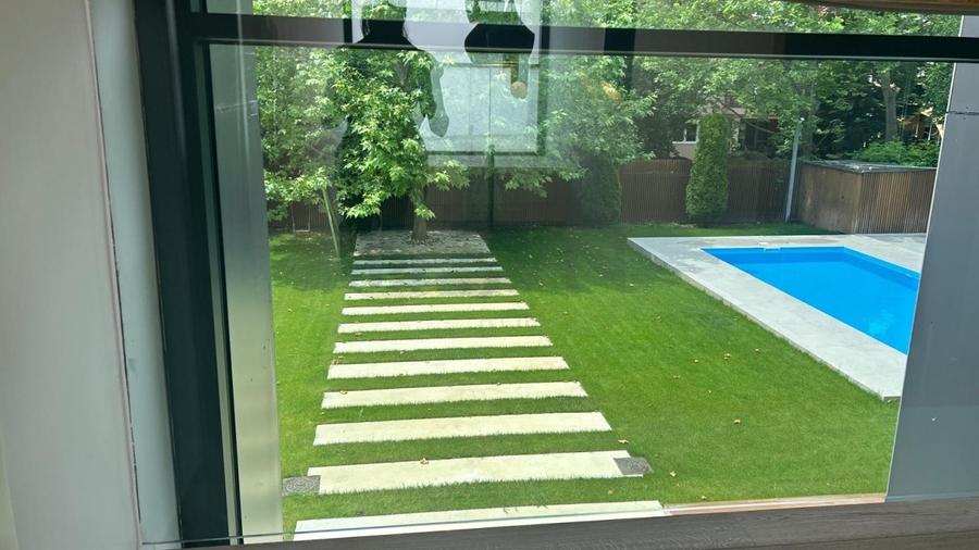 Casă individuală cu 6 camere cu Piscina în Iancu Nicolae