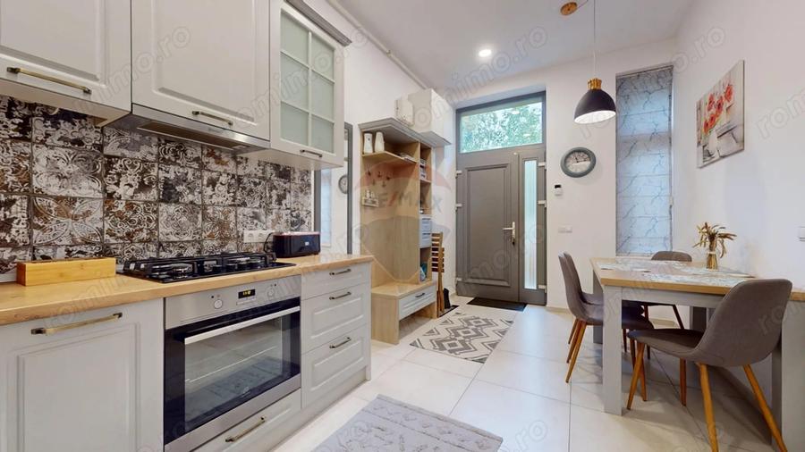 Apartament cu 3 camere decomandat, mobilat în 15 Noiembrie
