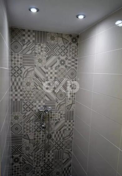 Apartament cu 3 camere semidecomandat, mobilat în Central