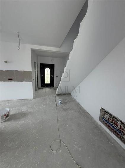 Duplex cu 5 camere cu Canalizare în Moșnița Nouă