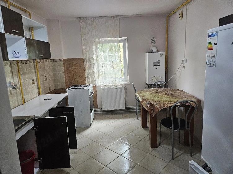 Apartament cu 2 camere decomandat în Plăvăț II