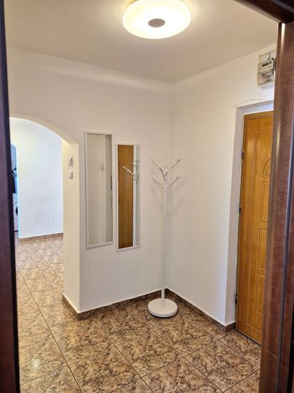 Apartament cu 3 camere decomandat în Colentina