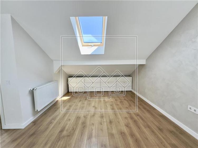 Penthouse cu 5 camere decomandat în Exterior Vest