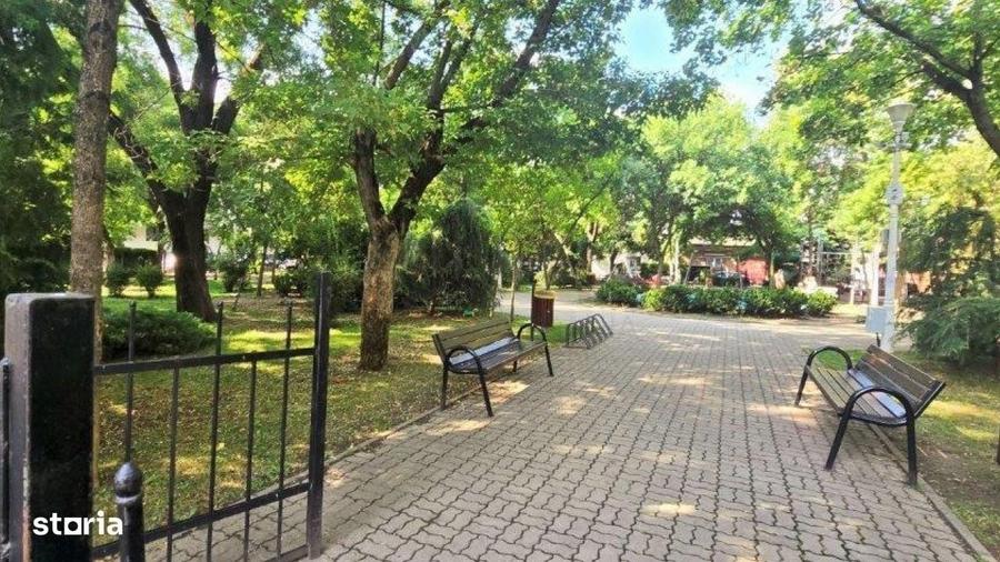 Apartament cu 3 camere decomandat în Jiului