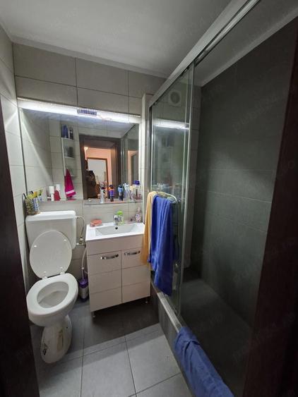 Apartament cu 3 camere decomandat în Exterior Vest