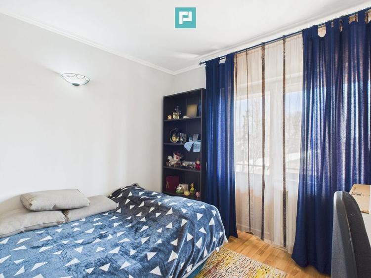 Casă cu 5 camere cu Teren 431 Mp în Aradului
